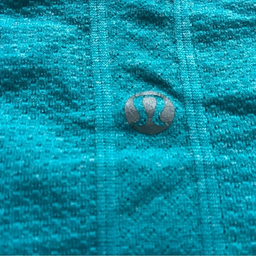 Lululemon Swiftly Tech Long Sleeve Crew Ice Cave / Ice Cave women’s size 8